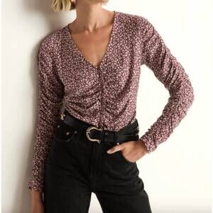 NEW NATION LTD colette v-neck tee in winter floral